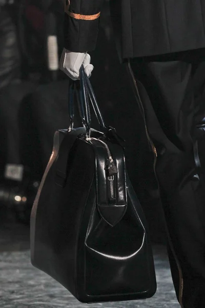 Look 77